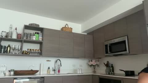 Snapshot of elenahere4u chatting on May 27, 2026, 3:20 pm Elena online show from May 27, 2026, 3:20 pm