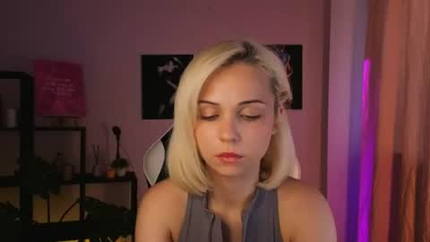 elenamonroe_ online show from June 21, 2026, 7:33 am