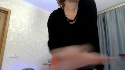 elenaza online show from October 5, 2025, 6:50 pm