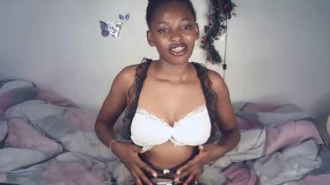 Snapshot of eleniedoll chatting on February 17, 2026, 1:13 am eleniedoll online show from February 17, 2026, 1:13 am