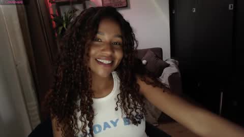 Snapshot of elenna_snow chatting on April 24, 2026, 9:50 pm Elenna online show from April 24, 2026, 9:50 pm