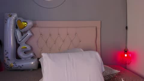 Snapshot of elevensky_ chatting on February 25, 2025, 12:03 am Elevensky online show from February 25, 2025, 12:03 am