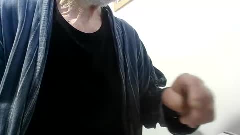 elfyonee online show from December 15, 2025, 7:12 am