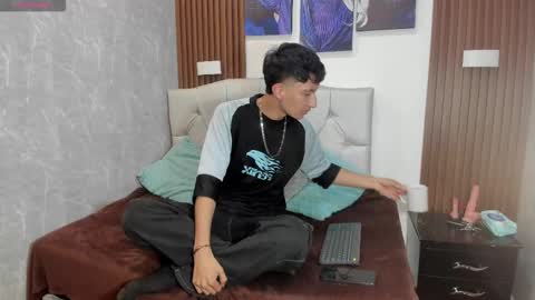 Snapshot of elian_julian chatting on November 6, 2025, 1:17 am Elian Julian online show from November 6, 2025, 1:17 am