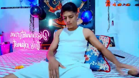 elias_salvatore_ online show from February 27, 2026, 8:53 pm