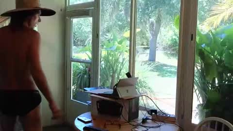 Snapshot of eliberator chatting on May 17, 2026, 6:48 pm eliberator online show from May 17, 2026, 6:48 pm