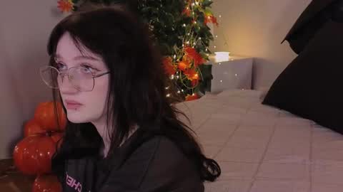 Ellie online show from November 4, 2025, 5:06 am