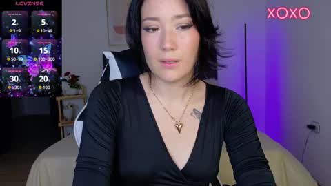 eliiih_ online show from October 18, 2025, 3:31 am