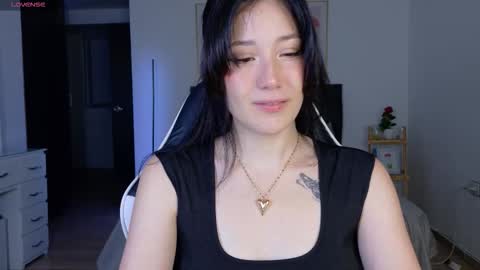 eliiih_ online show from October 27, 2025, 3:32 am