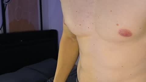 Snapshot of elijah_tall chatting on February 5, 2026, 7:29 pm elijah_tall online show from February 5, 2026, 7:29 pm