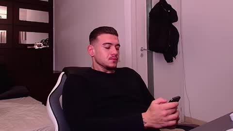 ElijahThorne online show from December 19, 2025, 5:47 am