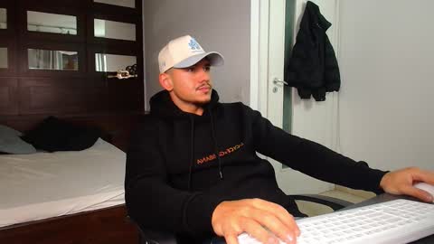 ElijahThorne online show from February 9, 2026, 5:44 am