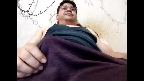 Snapshot of elimposstor chatting on February 16, 2026, 9:44 pm elimposstor online show from February 16, 2026, 9:44 pm