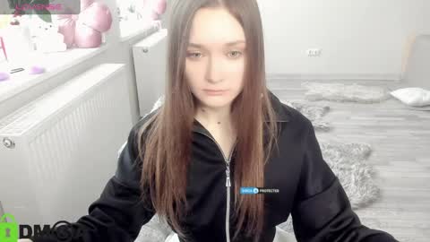 elina_x online show from April 7, 2026, 7:09 am