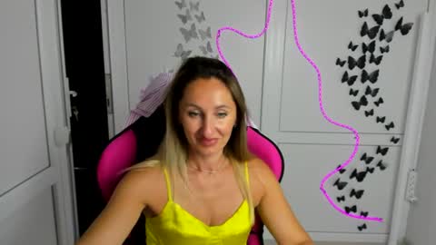 Snapshot of elinarosee chatting on July 23, 2026, 7:06 am Milena online show from July 23, 2026, 7:06 am