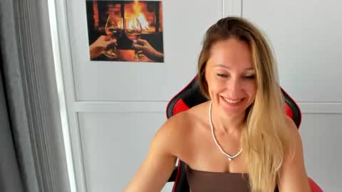 Snapshot of elinarosee chatting on August 6, 2026, 6:59 am Milena online show from August 6, 2026, 6:59 am