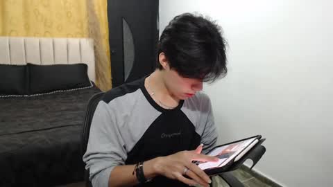 Snapshot of elio_collem chatting on December 13, 2024, 8:09 am ELIO online show from December 13, 2024, 8:09 am