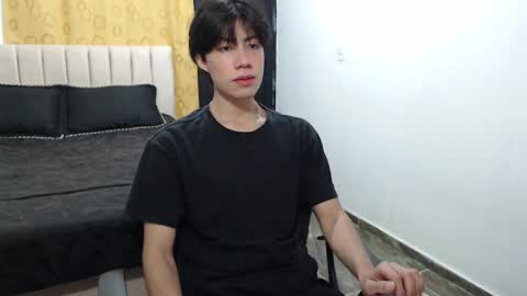 Snapshot of elio_collem chatting on February 2, 2025, 8:02 am ELIO online show from February 2, 2025, 8:02 am