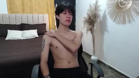 Snapshot of elio_collem chatting on October 10, 2025, 8:24 am ELIO online show from October 10, 2025, 8:24 am