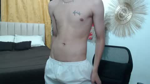 Snapshot of elio_collem chatting on July 20, 2026, 10:39 am ELIO online show from July 20, 2026, 10:39 am