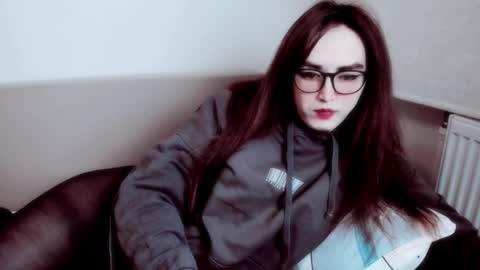 Snapshot of elisa_2001 chatting on December 2, 2025, 8:30 am Liza online show from December 2, 2025, 8:30 am