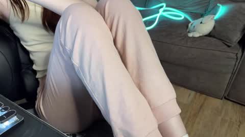 Snapshot of elisa_north chatting on March 6, 2025, 4:28 pm Elisa North online show from March 6, 2025, 4:28 pm