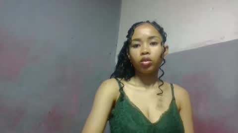 Snapshot of elisabethee chatting on April 17, 2026, 10:35 pm elisabethee online show from April 17, 2026, 10:35 pm