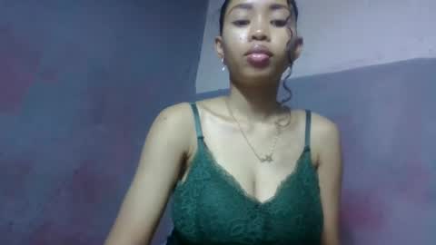 Snapshot of elisabethee chatting on April 23, 2026, 12:01 am elisabethee online show from April 23, 2026, 12:01 am