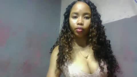 Snapshot of elisabethee chatting on April 26, 2026, 6:27 pm elisabethee online show from April 26, 2026, 6:27 pm