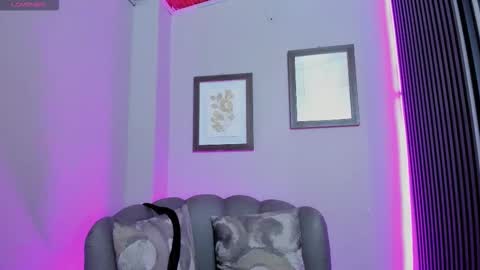 Snapshot of elisasue chatting on February 25, 2026, 4:33 am Elisa Sue online show from February 25, 2026, 4:33 am