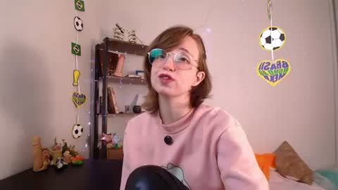 Snapshot of elise_nyx chatting on June 11, 2026, 12:14 pm elise_nyx online show from June 11, 2026, 12:14 pm
