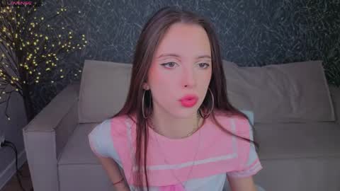 Snapshot of elise_robbie chatting on May 19, 2026, 5:19 pm Elise online show from May 19, 2026, 5:19 pm