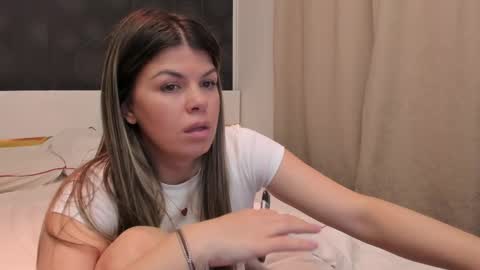 Elly online show from April 16, 2026, 8:09 pm