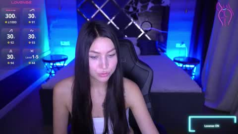 elisevelour online show from October 29, 2025, 3:03 pm