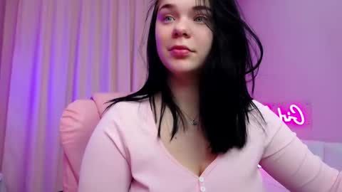 Snapshot of elissstoun chatting on January 18, 2025, 5:52 am ElissStoun online show from January 18, 2025, 5:52 am