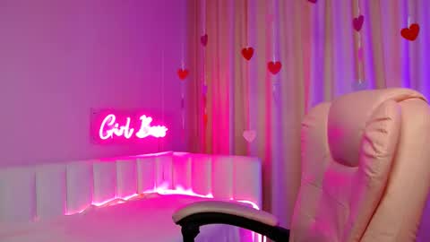 Snapshot of elissstoun chatting on February 20, 2025, 5:23 am ElissStoun online show from February 20, 2025, 5:23 am