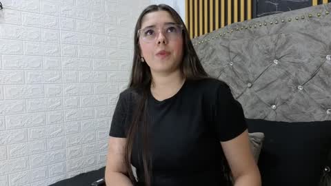 elisvega online show from April 4, 2026, 8:28 pm