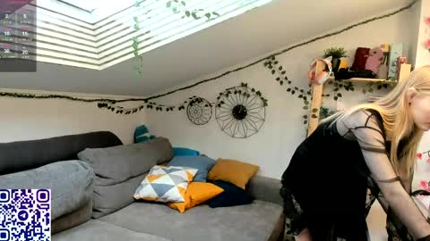 Snapshot of eliteeros chatting on May 10, 2026, 12:10 pm EliteEros online show from May 10, 2026, 12:10 pm