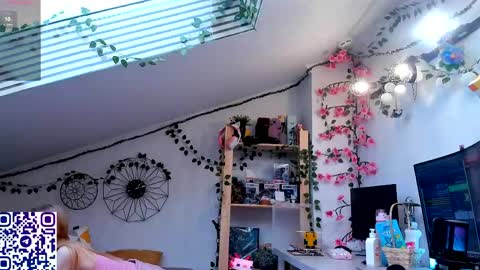 Snapshot of eliteeros chatting on May 11, 2026, 12:00 pm EliteEros online show from May 11, 2026, 12:00 pm
