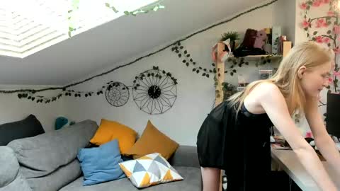 Snapshot of eliteeros chatting on May 16, 2026, 1:10 pm EliteEros online show from May 16, 2026, 1:10 pm