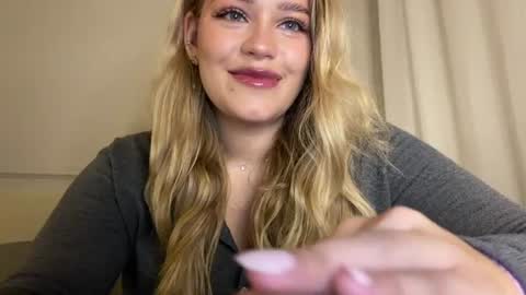 Stephanie online show from June 17, 2026, 10:43 pm