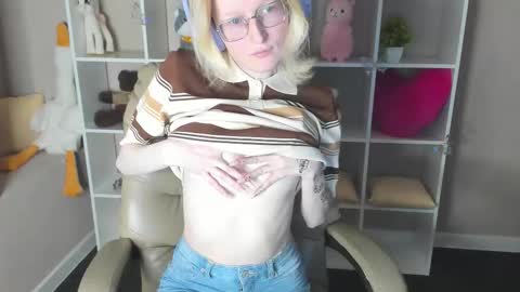 Elizabeth online show from December 17, 2025, 1:00 am