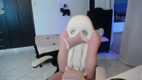 Snapshot of elizabeth_rose02 chatting on October 9, 2025, 11:25 pm  Elizabeth  online show from October 9, 2025, 11:25 pm