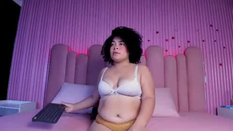 Snapshot of elizabethbloomm chatting on June 18, 2026, 3:40 am elizabethbloomm online show from June 18, 2026, 3:40 am