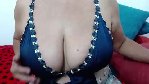 Snapshot of elizabethmiler chatting on May 6, 2026, 2:08 am ElizabethMiler online show from May 6, 2026, 2:08 am