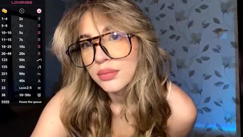 Snapshot of elizabethrabin chatting on February 4, 2026, 5:08 pm Mia online show from February 4, 2026, 5:08 pm