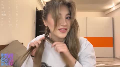 Snapshot of elizabethrabin chatting on February 24, 2026, 5:33 pm Mia online show from February 24, 2026, 5:33 pm