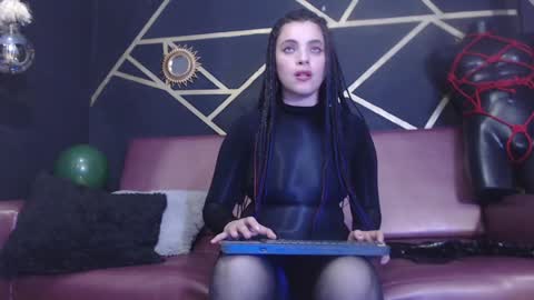   online show from December 11, 2024, 10:27 pm