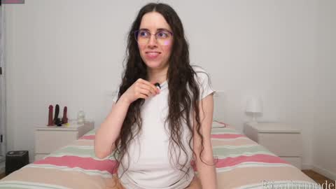 Snapshot of elizathemodel chatting on January 15, 2025, 4:00 pm Eliza  online show from January 15, 2025, 4:00 pm