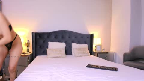 Snapshot of elizzabubble chatting on January 13, 2026, 11:32 pm Emma online show from January 13, 2026, 11:32 pm